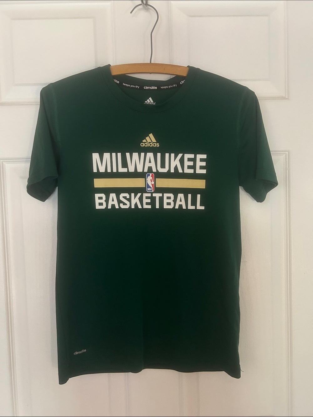 Adidas. Milwaukee Bucks boys tee